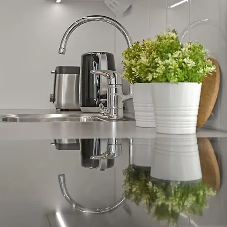 Kotimaailma - Kompakti Kaunis Yksioe Kahdelle, Leppaevaara Appartement Helsinki